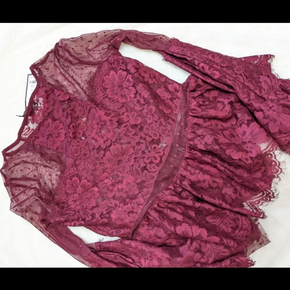 Romeo + Juliet Couture Lace Blouse - Picture 3 of 9